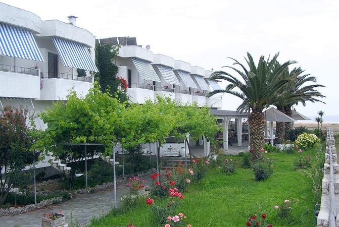 Niko Hotel Kanali, Korrik-Gusht 4 Nete